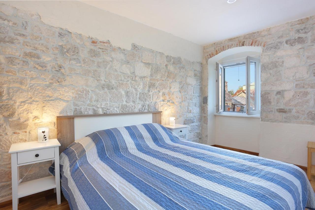 Apartments With A Parking Space Omis - 19051 Exterior photo